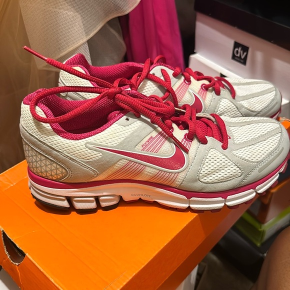 Nike - Picture 1 of 3